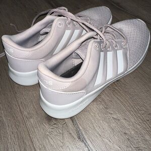 Adidas Comfort Foam Sneakers Size 8 Like New